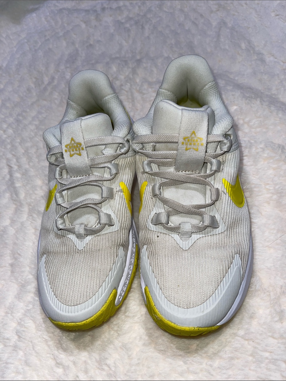 Nike Star Runner 4 White and Yellow Athletic Shoes